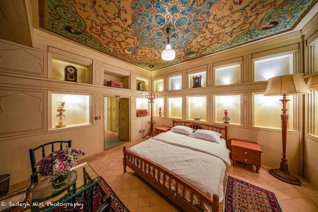 shirazihouse-Mogharnas room (1)