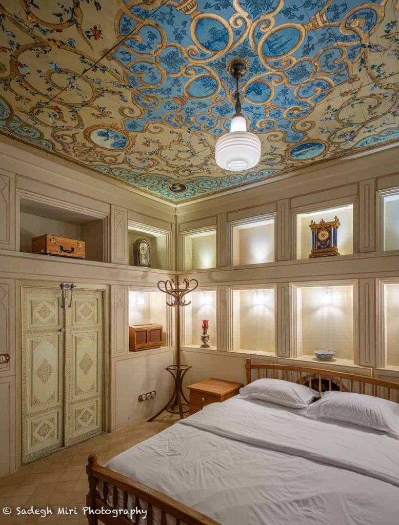 shirazihouse-Mogharnas room (7)